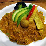 アプランティ - 11月〜12月の限定メニューは、
      アボカドキーマカレー（ココナッツ風味）990円税込