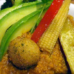 アプランティ - 11月〜12月の限定メニューは、
      アボカドキーマカレー（ココナッツ風味）990円税込