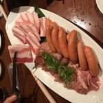 焼肉 八虎 - 豚バラ・ソーセージ
