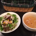 Bankettorumu Akasaka Hitotsugi - サラダとスープつき。