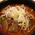 Kudara Karubi - 真っ赤なスープに根菜たっぷり