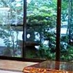 松鶴庵 - 部屋から庭を臨む