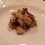 f - 比内地鶏とサザエに鳥海山のモミタケとイタリア産グアンチャーレ