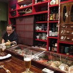 カウンター席とご主人（承諾済み）