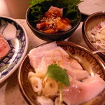 北新地たゆたゆ - お刺身4種盛り。少し火は通してあります。どれも美味しい！