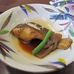 Ootakesou - 煮つけは鯛の煮つけです、これをいただくとご飯が恋しくなりますよね・・・