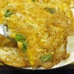 東京カオマンガイ - 、「タイ風玉子焼き」鶏肉がたっぷり入っているので、まさに親子丼的な形でパワフルなウマさ満点！