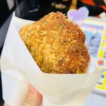 港の揚げはんぺん屋 やいづ屋 - 黒はんぺんメンチ（170円）