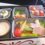 Honolulu International Airport JAL Sakura Lounge - 機内