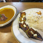 ぐぐカレー。 - チキンカレー850円。 追加で、なすバター200円。