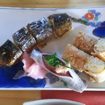 海さくら - 食事物、イワシ蒲焼棒寿司、巻きいなり、イワシ握り。