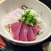 魚感うえさき - 海鮮丼（お昼の定食）