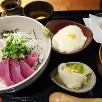 魚感うえさき - 海鮮丼（お昼の定食）