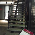 スゥリル - レストランへの階段