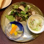 ジャム cafe 可鈴 - グリーンサラダ・自家製ピクルス・隼人瓜とツナの和え物