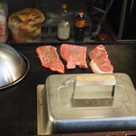 ステーキ食堂 Ogawa - 鉄板焼き中その１