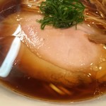 ラーメン屋 トイ・ボックス - 醤油ラーメンのスープ