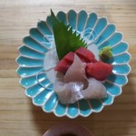 海さくら - 刺身、マグロ（中トロ）、連子鯛。