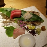 四季会席 香桜凛 - 生本鮪中トロ、縞鯵、平目のお造り