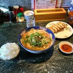 らーめんてい立花 - ピリ辛ネギラーメン大盛(¥770)
タイの激辛(+¥100)
餃子(¥270)ライス(無料) 計¥1,140
このボリュームでこの値段はCP的にかなり優秀だと思う。