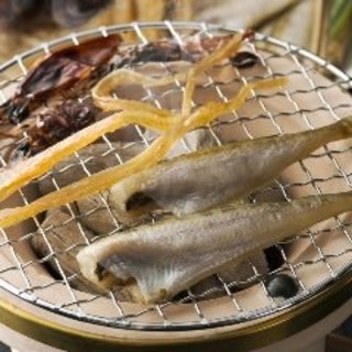 Charcoal grilled using high-quality domestic Bincho charcoal, Stingray fin, Firefly squid, Dried overnight, Urume small sardines