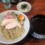 麺屋 Somie's - 鶏NIBOつけ麺。麺を撮りたくて、具の配置を崩してしまいました。