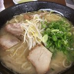 マルチョンラーメン - 硬めのチャーシューが美味い