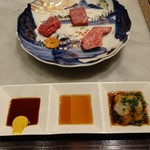 Sumibi Yakiniku Tsuru Gyuu - 肉３種にタレ３種