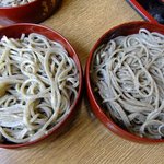 出雲そば きがる - 左：玄丹そば一九，右：（限定）横田小そば十割