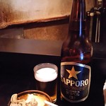 セット、まずは瓶ビールと煮込♪