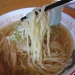 ふじみや - 麺を引っ張り出して･･･。