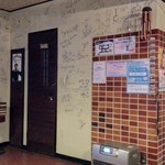 カフェ ダンダン - 書き手不明なサインが一杯