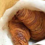エグ・ヴィヴ - 焼きたてクロワッサン