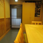 赤坂 詠月 - カウンター席から入り口方向