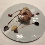 ア・ニュ ルトゥルヴェ・ヴー - 正方形の"アイスモンブラン"　マルティニークラムの香り　ドライプルーン 柚子と共に