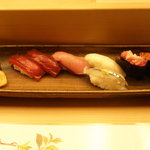 Sushi Osa Uchi - ランチのにぎりその１　づけまぐろがとても美味しい