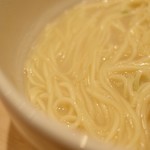 鮨 紺乃 - 柳腰に仕上げた麺