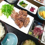 サカナメルカート・ゼン - 若鶏の唐揚げとお刺身小鉢定食(900円)