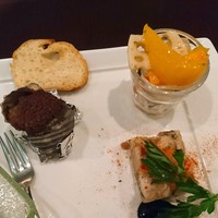 ルヴェール - 前菜盛り、右半分の写真。サザエのオーブン焼きや、テリーヌ、、、