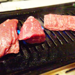 神田 まる牛 second - 待機中だったお肉が、満を持してあぶられ中。