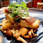 Bistro Refectorium - 真鯛のポワレ マッシュルームソース