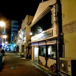 Bistro Refectorium - 古町通りと東堀通りの間の細道に面しています