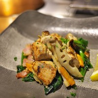 グリル ア ターブル - 牡蠣とほうれん草、野菜一杯のソテー。