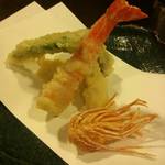 十割蕎麦みかあさ - 海老天ぷらです。