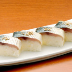 半鲭鱼压寿司（4件）