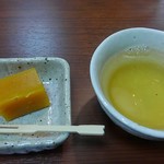 抹茶文庫 - サービスの和菓子とお茶