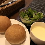 レストランHIRO - サラダ、冷製スープ、パン