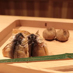 富小路 やま岸 - 天然鮎の一夜干し 丹波栗の蒸し物、和三盆仕立て