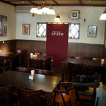 落ち着いた雰囲気の店内