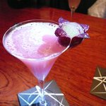 バー・バーンズ - ブドウのカクテル出来上がり